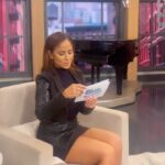 Jackie Guerrido Instagram - Aquí un behind the scene con mi adorado @rauldemolina gracias por tanto cariño @elgordoylaflaca los quiero mucho! ❤️🥰 #univision #stylist @palomaduluc