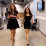 Jackie Guerrido Instagram - Disfrutando una súper semana de trabajo junto a mi flaca bella @liliestefan y todo el equipo de @elgordoylaflaca los adoro ❤️❤️ que manera de divertirnos 🤣😍💃🏻 #itsswrap #tv #onset #latinas #goodvibes #friday #reelsinstagram