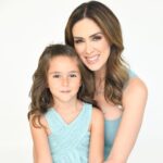Jacqueline Bracamontes Instagram - El mejor regalo que me ha dado Dios es este… SER MAMÁ!!! Gracias mis nenas por hacerme la mamá más feliz y bendecida del mundo!!! Las amooooo!!! HAPPY MOTHER’S DAY! 🌸🌹🌷🌺🌼💐 📸 @carlosrodriguez.bo Glam: @laurasbarcelo
