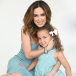 Jacqueline Bracamontes Instagram - El mejor regalo que me ha dado Dios es este… SER MAMÁ!!! Gracias mis nenas por hacerme la mamá más feliz y bendecida del mundo!!! Las amooooo!!! HAPPY MOTHER’S DAY! 🌸🌹🌷🌺🌼💐 📸 @carlosrodriguez.bo Glam: @laurasbarcelo