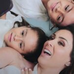 Jacqueline Bracamontes Instagram - Ser mamá es una experiencia que no se compara con ninguna otra y Jacky Bracamontes lo sabe mejor que nadie ❤️. Así que platicamos con la conductora sobre sus momentos más divertidos junto a Jacky, Caro, Renata, Paulina y Emilia, sus cinco hijas. ¿Qué es lo más loco que ha hecho para calmarlas? ¿Cuál es la frase que más repite todos los días? Y hasta nos contó con cuál de ellas cambiaría su lugar sin pensarlo 😂 . . . . . . . . #proudmom #mamas #diadelamadre