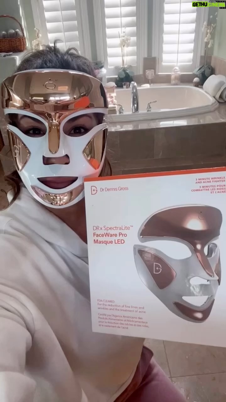 Jacqueline Laurita Instagram - GIFT IDEA! This is one of my favorite beauty tools for anti-aging and treatment of acne! Dr. Dennis Gross DRX SpectraLite FaceWare Pro Masque LED! Only 3 minutes a day! My skin never looked better! More even skin tone and very clear! I’ve been using it for about 3 months and I’m obsessed with it! @drdennisgross #Antiaging #acne #giftideas
