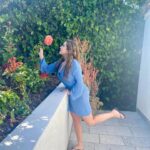 Jacqueline Laurita Instagram - Just two girls in the #malibu sun having fun! 👯‍♀️☀️Always the best time doing girl time with my dear friend @erriettelenasdesign 💕 I somehow can never take my photoshoots by friends seriously, but here it is. 📸🤪 A little Rest and relaxation, mixed with a lot of fun and a lot of laughs is exactly what was needed. 🫶🏼👯‍♀️ (More videos and pictures from Malibu in my story )