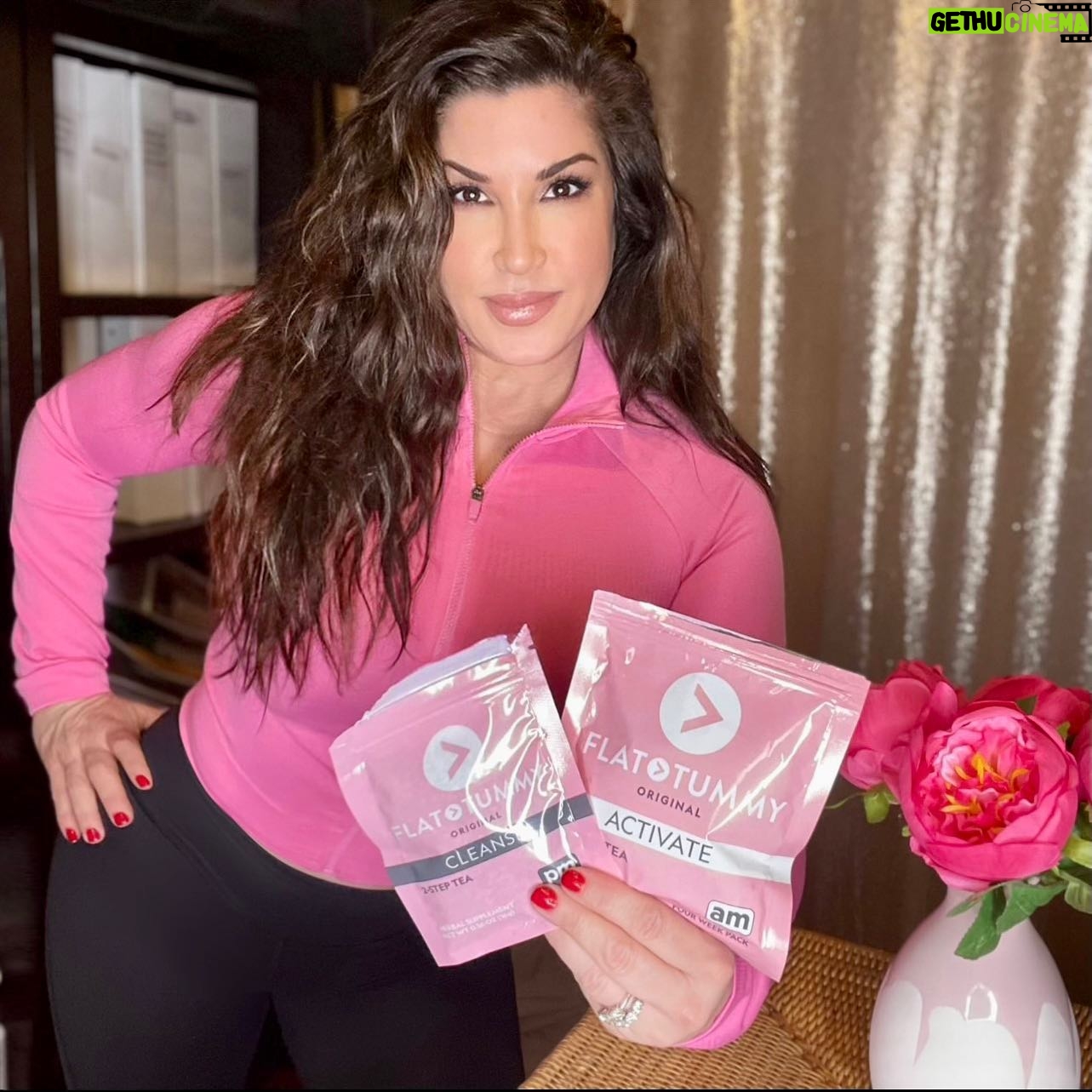 Jacqueline Laurita Instagram - #ad The holidays might be in full swing but @flattummyco tea has me covered when it comes to avoiding holiday bloat 🙏 Even with a little bit of indulging here and there, my tummy is still looking and feeling it's absolute best! Ladies, the packaging might look a little different, but this is still the same amazing detox tea that carried me through 2020, and I’ll be taking it straight into the new year with me! And right now it’s BOGO free so go stock up and let’s work on our tummy goals together! get.flattummyco.com/shop