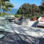 Jacqueline Laurita Instagram - Just two girls in the #malibu sun having fun! 👯‍♀️☀️Always the best time doing girl time with my dear friend @erriettelenasdesign 💕 I somehow can never take my photoshoots by friends seriously, but here it is. 📸🤪 A little Rest and relaxation, mixed with a lot of fun and a lot of laughs is exactly what was needed. 🫶🏼👯‍♀️ (More videos and pictures from Malibu in my story )