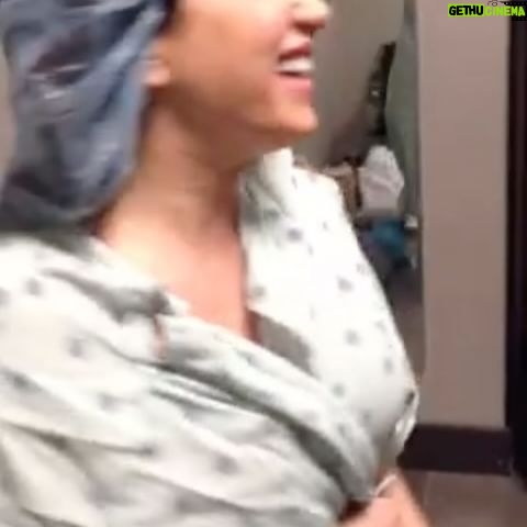 Jacqueline Laurita Instagram - PART 1 FLASHBACK to season 5, RHONJ, minutes before they filmed my TummyTuck and Necklift by @drbrentmoelleken . This is my friend @jillashleyfit and I having a few laughs behind the scenes. 👯♀️ (Just found it in my photos and thought I would share.😂) This is part 1! I may have to share Part 2, The After video.😂