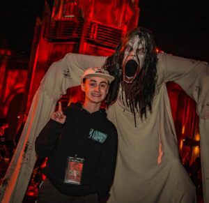 Jaeden Martell Instagram - Thanks @unistudios for the scares! #universalhhn @horrornights