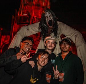 Jaeden Martell Instagram - Thanks @unistudios for the scares! #universalhhn @horrornights