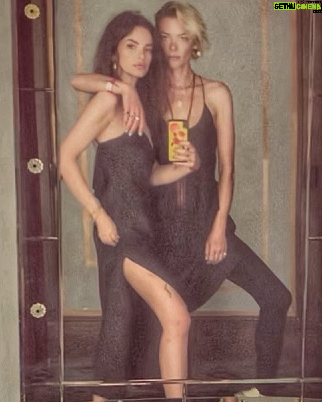 Jaime King Instagram - Best Friend Appreciation Moment ๐นโฃ๏ธ๐๐ฆ๐ฏ #oxfordcomma