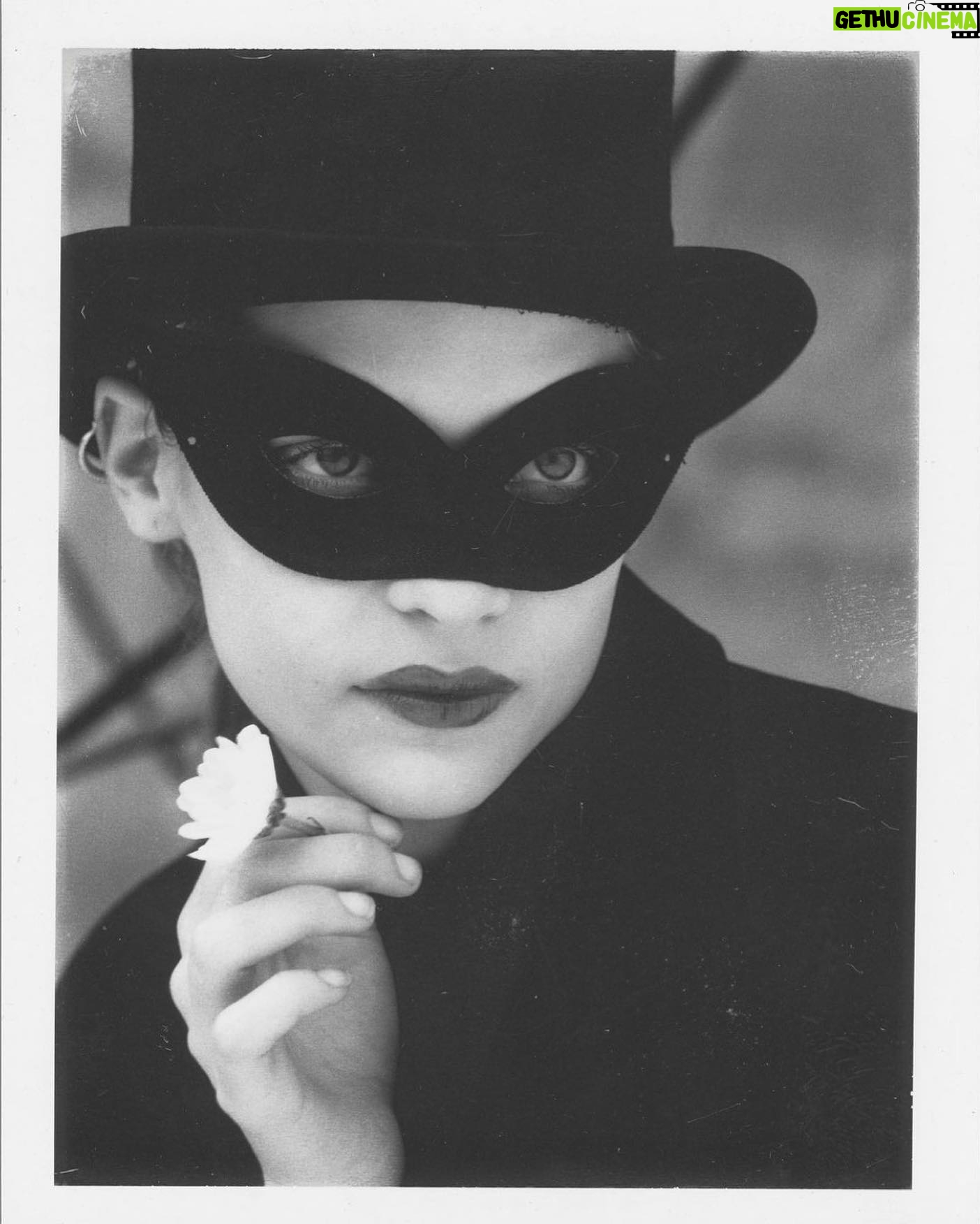 Jaime King Instagram - Albert Watson original Polaroid “Jaime King, Paris, 1997,” from a shoot for French Vogue, previously unpublished. @jaime_king #jaimeking @voguefrance #voguefrance #vogue #magician @vintage_vogue @vogue_vintage @vintagefashion @retrofashionphotography #vintagefashion @mastersof.photography #mastersofphotography @polaroid #polaroid 🌹@albertwatsonphotography