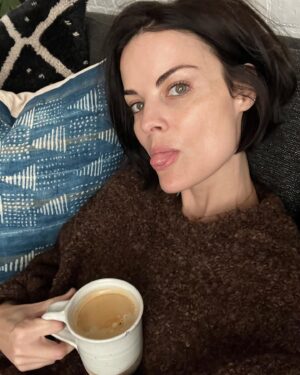 Jaimie Alexander Instagram - Goooood morning! ☕️ Do you filter the photos you put on your social media? If so, why? I’m very curious about this phenomenon. For strong personal reasons, I do not filter mine, but I’d love to learn more about why you might. 💛 #curious (check my stories for more) #filter #instagram