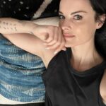 Jaimie Alexander Instagram - I will be resting on the couch for the remainder of the day. Swipe to see why 😂 Just hit my personal best on bench. 95lbs 💪🏻 #fitby40