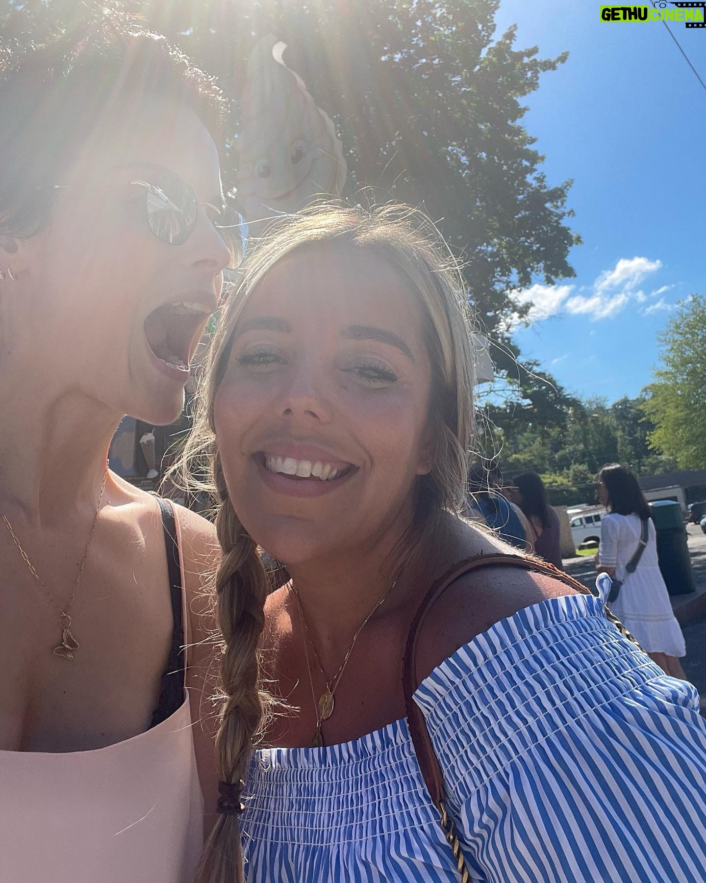 Jaimie Alexander Instagram - Reunited with my @laurenrodriguezny 🥹💛🍦