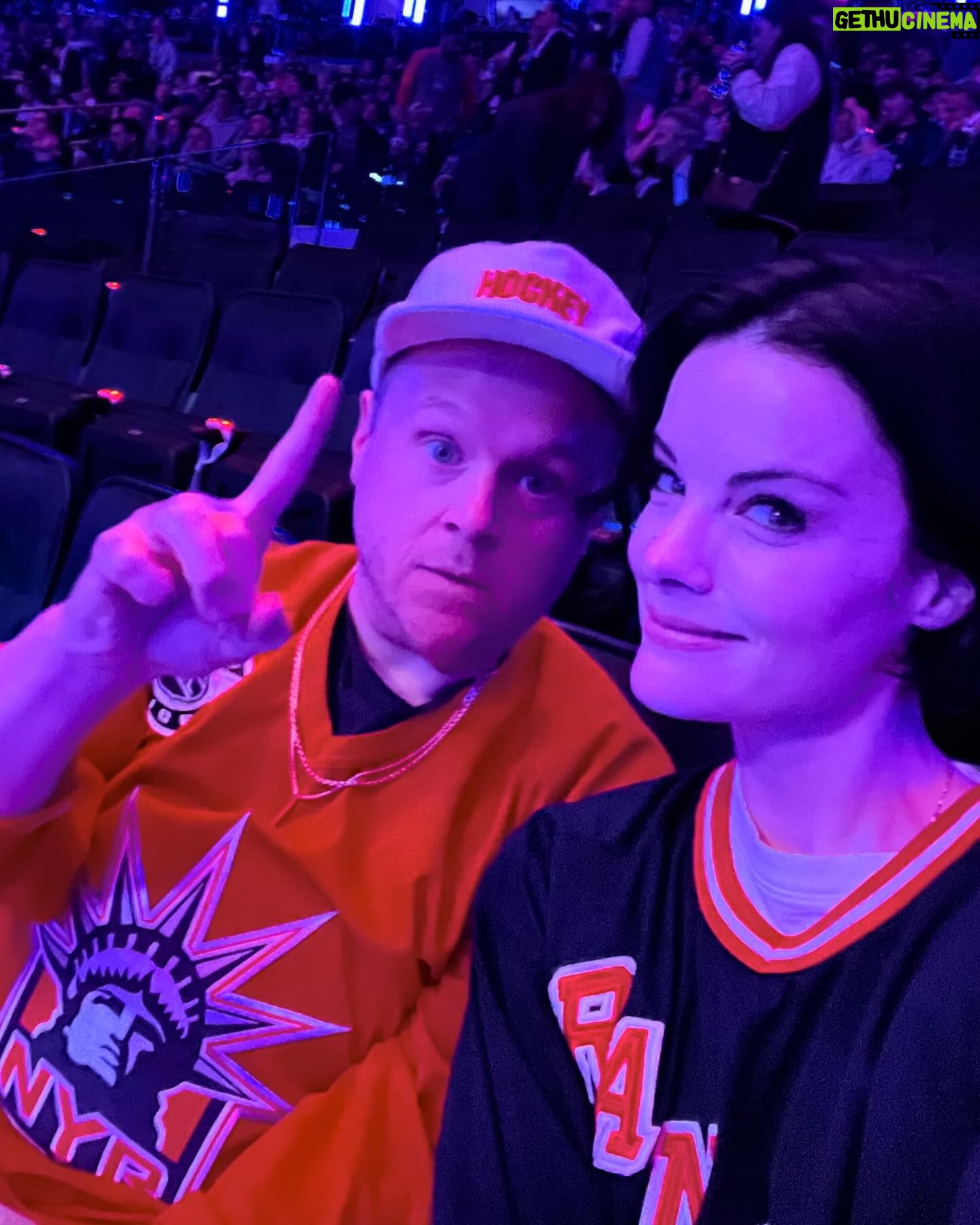 Jaimie Alexander Instagram - EPIC GAME LAST NIGHT🤩 @nyrangers WIN in double OT 🔥 So much fun with my friend @thisisjonboy @thegarden 🏒🏒🏒🏒 #nyrangers #msg