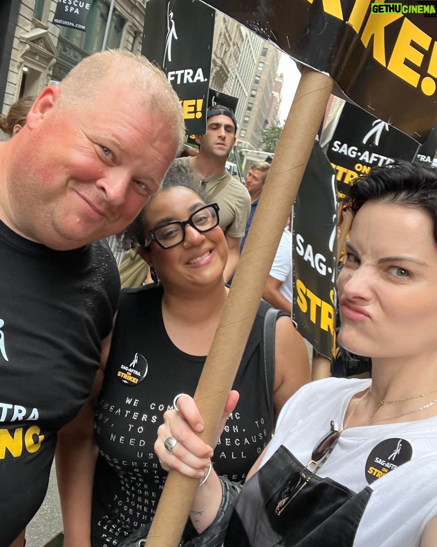 Jaimie Alexander Instagram - Today was a good day.🪧@sagaftra #sagaftrastrong #wga #strike WGA and SAG unite 🔥