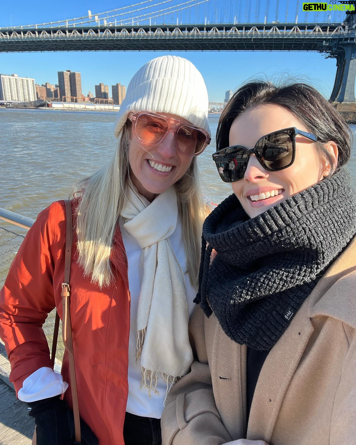 Jaimie Alexander Instagram - I feel so lucky to call this incredible woman, friend. Love you, Dani girl. ☺️ @daniellesmith_glowforlife Grateful to spend the holidays together here in #NYC #Aussie
