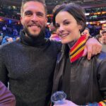Jaimie Alexander Instagram - Such a fun night with my girl, @tcu8soccer 🏀 watching the @nyknicks kill it! Thank you @thegarden for having us! I’ve become obsessed 🤩 shoutout to my fave player @juliusrandle30 🙌🏻