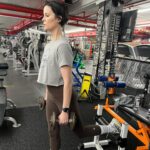 Jaimie Alexander Instagram - January 1st- 💪🏻 let’s go 🙌🏻 #fitby40 (I hate jump squats btw) 😂