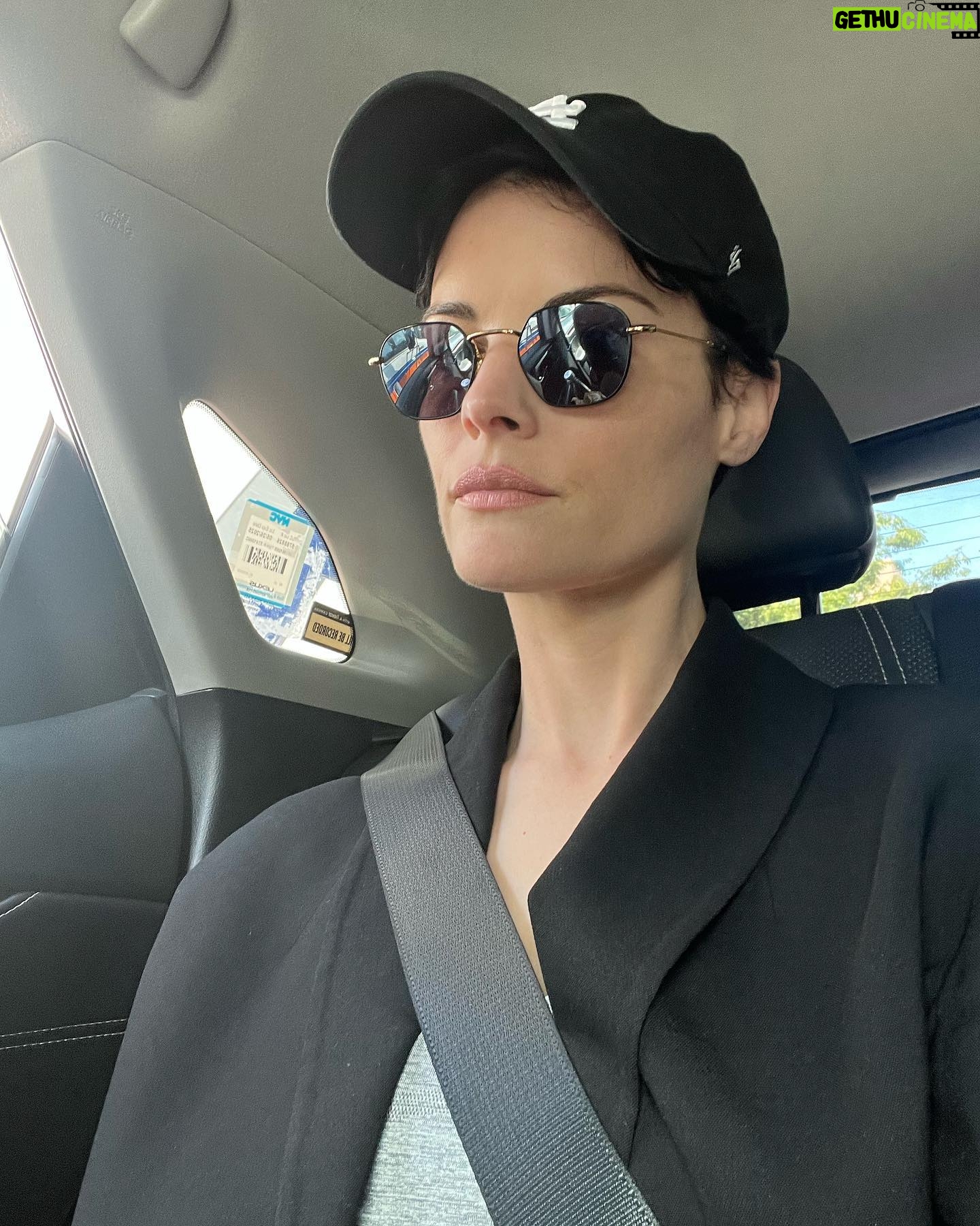 Jaimie Alexander Instagram - I’m far too pale for how hot it is outside. #nyc #summer #no
