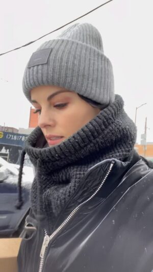 Jaimie Alexander Instagram - It snowed!!!!! ☃️ #nyc