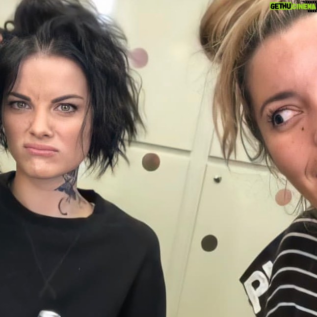 Jaimie Alexander Instagram - Happy happy happy birthday, @laurenrodriguezny 🎂You shimmering nutcase, sparkling rose, glittering, funny fairy of a human!!! You’re the best cob of corn in the world. I’ve loved you since the day we met. You’re one of the greatest women I’ve ever known and I’m beyond thankful for your friendship. Lucky me. 💕 #miamor 🌽🥳💩