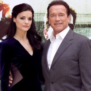 Jaimie Alexander Instagram - #TBT to promoting #TheLastStand with @schwarzenegger and @johnnyknoxville in #Italy (with a dash of blue velvet)💥 We all had such a fun time making this film. 🤩 #action #stunt #goodtimes