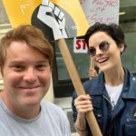 Jaimie Alexander Instagram - GREAT turnout today 💪🏻 @sagaftra @wgaeast #sagaftrastrong #wga #sagaftra 🪧 🎭