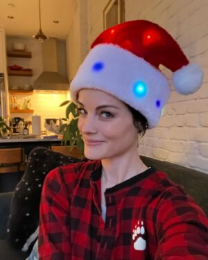 Jaimie Alexander Instagram - Ho Ho Ho Merry Christmas, everyone!🤶🏻⛄️✨❄️🎄🤶🏻 🎁Hope you all have a wonderful day♥️