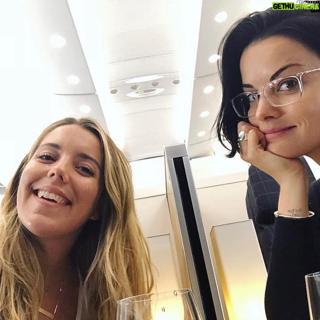 Jaimie Alexander Instagram - Happy happy happy birthday, @laurenrodriguezny 🎂You shimmering nutcase, sparkling rose, glittering, funny fairy of a human!!! You’re the best cob of corn in the world. I’ve loved you since the day we met. You’re one of the greatest women I’ve ever known and I’m beyond thankful for your friendship. Lucky me. 💕 #miamor 🌽🥳💩