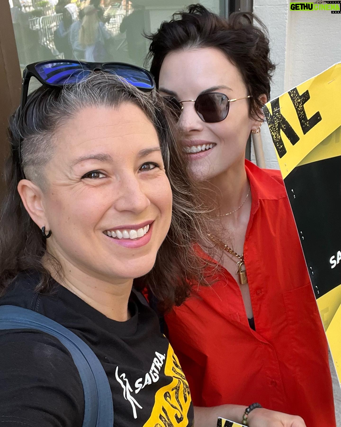 Jaimie Alexander Instagram - Reunited with the badass @stuntgirlheidi on the picket line in support of #stunts #sagaftra and #wga 🪧