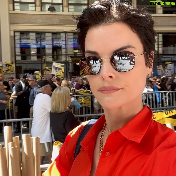 Jaimie Alexander Instagram - Reunited with the badass @stuntgirlheidi on the picket line in support of #stunts #sagaftra and #wga 🪧