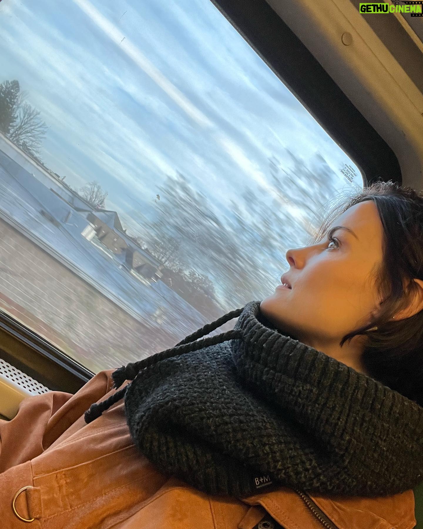 Jaimie Alexander Instagram - Train time 🚆 #longisland