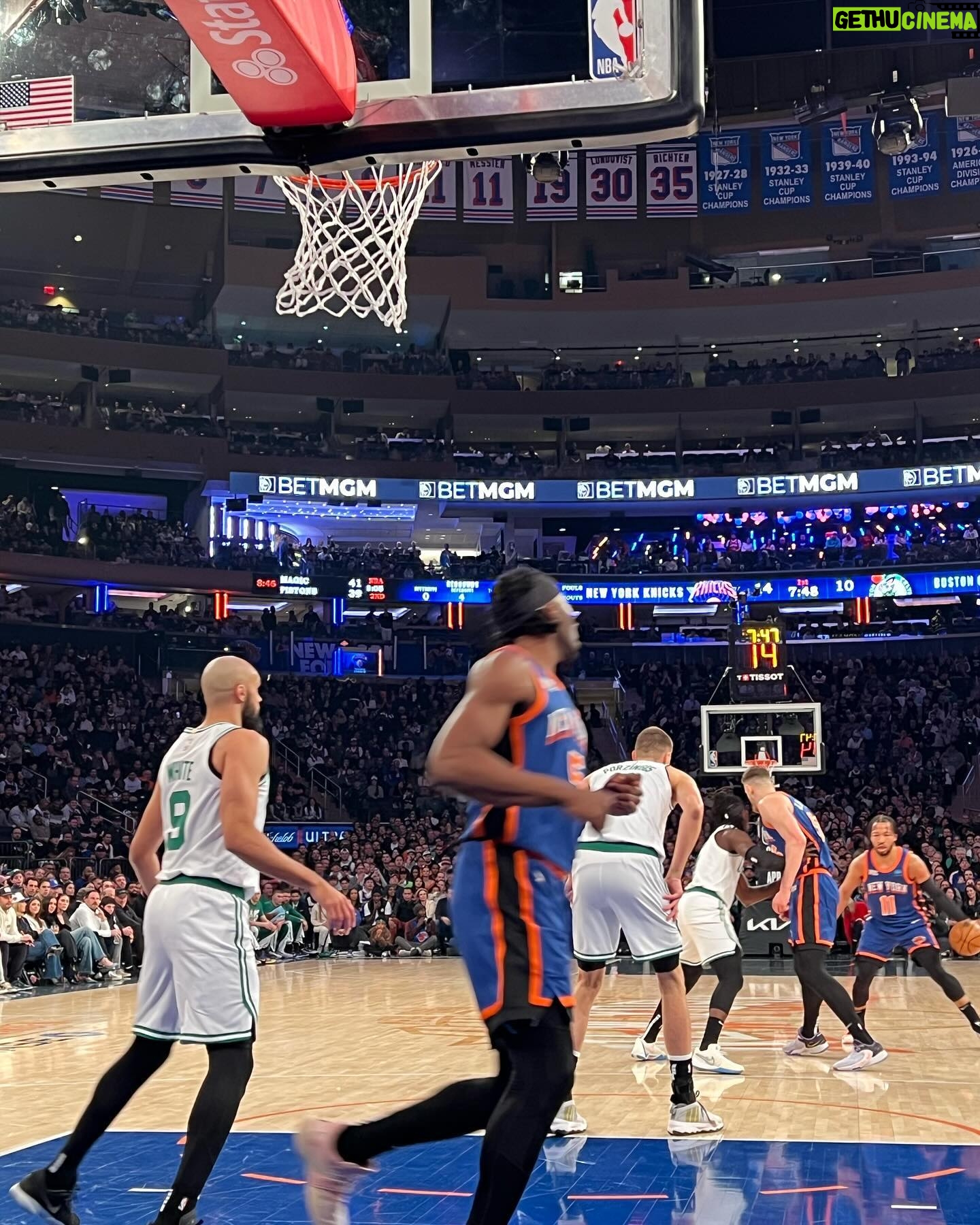 Jaimie Alexander Instagram - We had the best time tonight supporting our @nyknicks at @thegarden (Was sad @juliusrandle30 wasn’t in the game but snuck a little stalker pic anyway) 🥰🏀