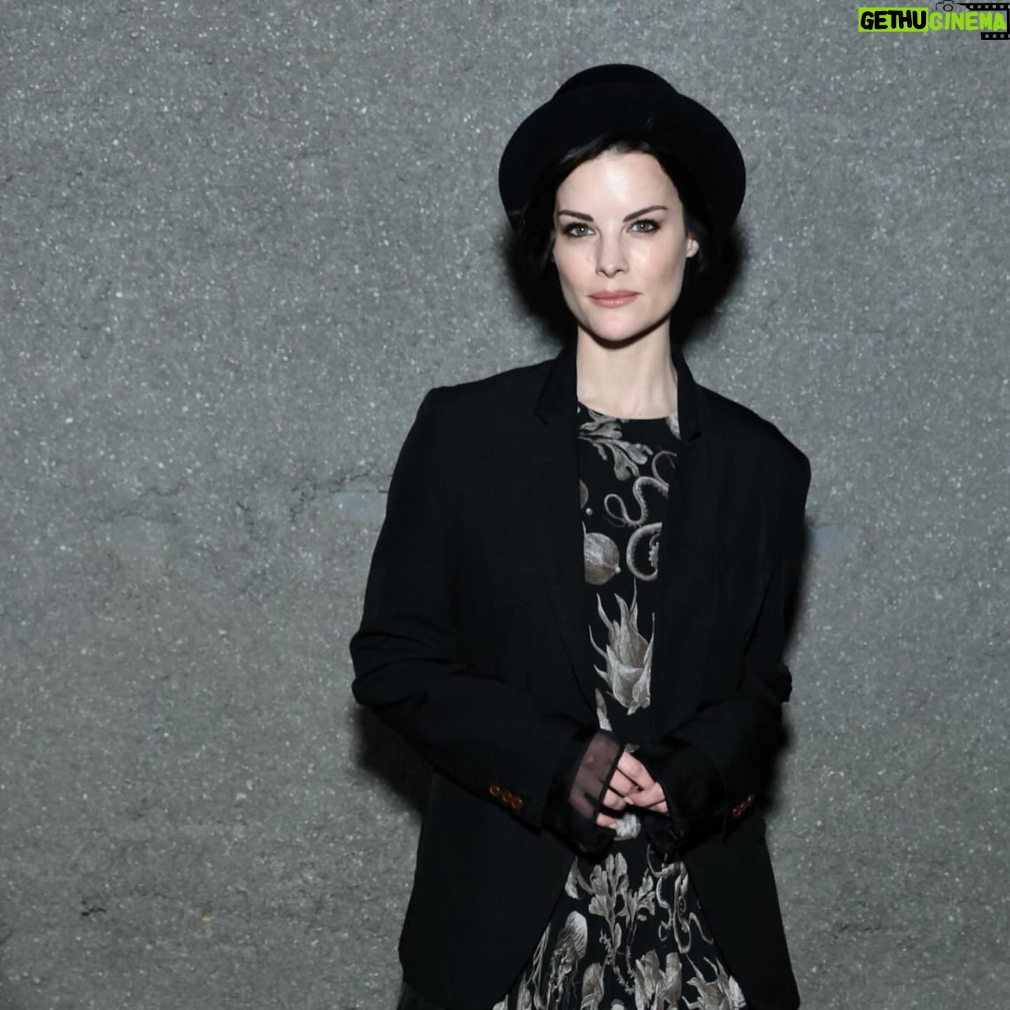 Jaimie Alexander Instagram - @jasonwu your show was so beautiful. Raw elegance. ✨💛✨ #jasonwu #nyfw