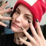 Jaimie Alexander Instagram - Do you like them?!🤩 #NYE nails by my girls at @newaccentnails 💅🏻 #brooklyn #nyc #nails #mattenails #glitternails