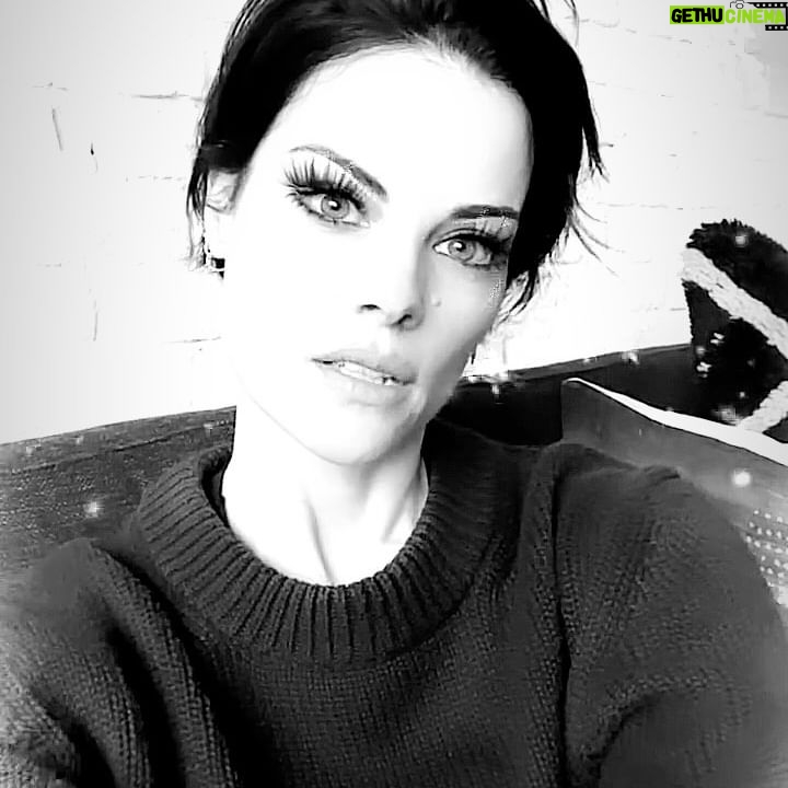 Jaimie Alexander Instagram - It’s snowing in #NYC ☃️🤩🥰🥶❄️⛄️ wooohooo!!! #letitsnow
