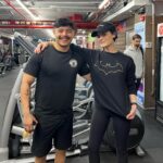 Jaimie Alexander Instagram - One of us can bench hundreds of pounds and one of us is Batman. 🦇💪🏻🏋🏻‍♀️ #fitby40 @miguelojedam