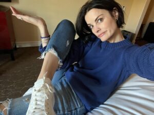 Jaimie Alexander Instagram - Look who’s NOT wearing all black today 😌 #losangeles #hotellife