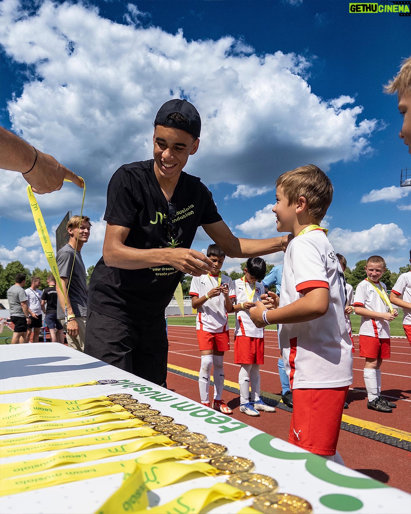 Jamal Musiala Instagram - Follow your own dreams! 🎈🥇🤩 #teammusialafoundation #fulda #gratitude #respect #selfcare #empathy #accountability