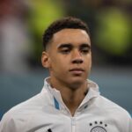 Jamal Musiala Instagram - Liebe Fans, vielen Dank an alle! Das ist eine große Ehre für mich. Die Auszeichnung zum "Nationalspieler des Jahres 2022" bedeutet mir sehr viel. Es motiviert mich umso mehr, weiter an mir zu arbeiten, noch besser zu werden und hoffentlich auch wieder mit dem @dfb_team erfolgreich zu sein. Danke für euren Support 🙏🏽