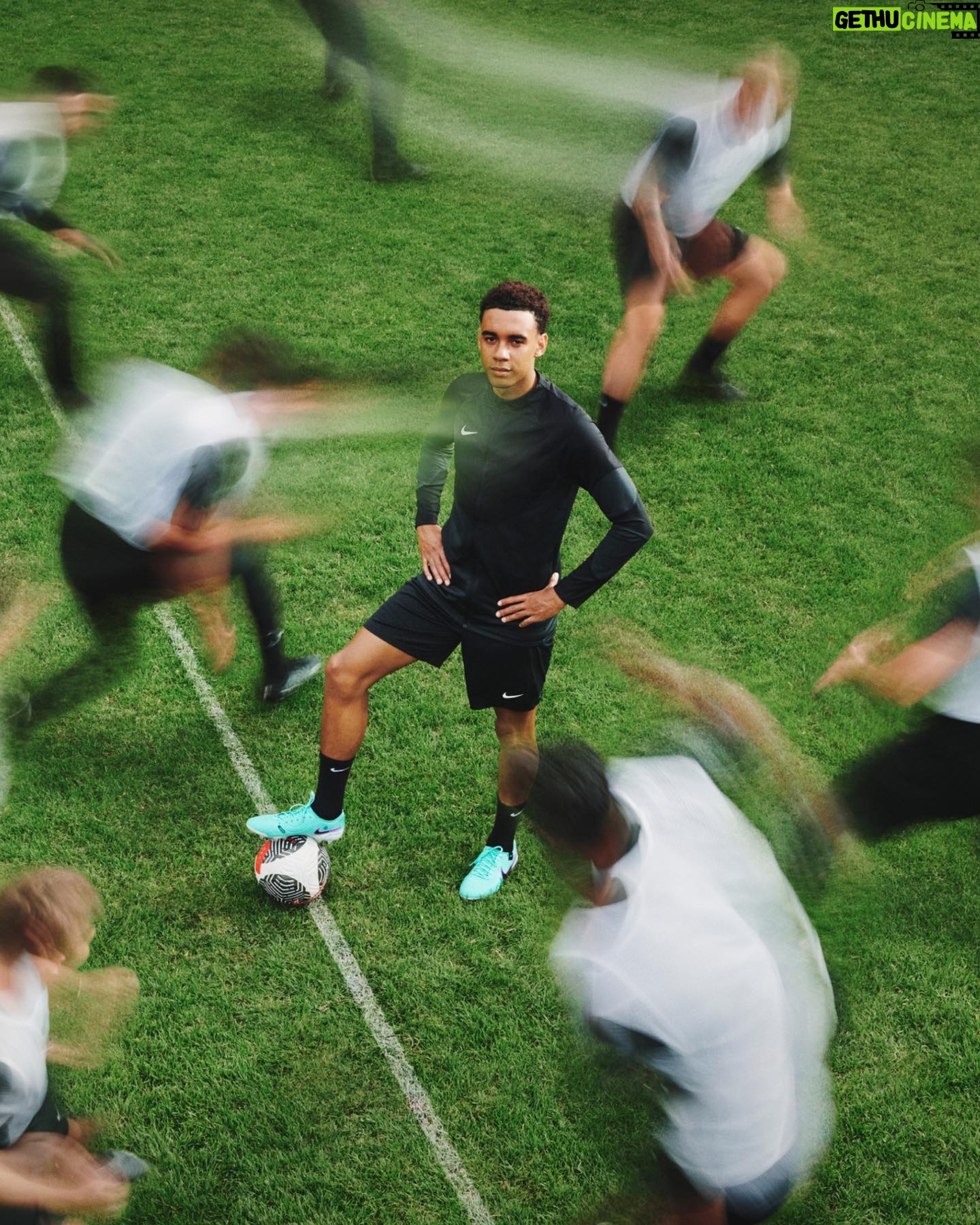 Jamal Musiala Instagram - Take a touch 🤌🏽 Take a bow 👏🏽 Always ready to finesse the defense in the @nikefootball Tiempo 10!