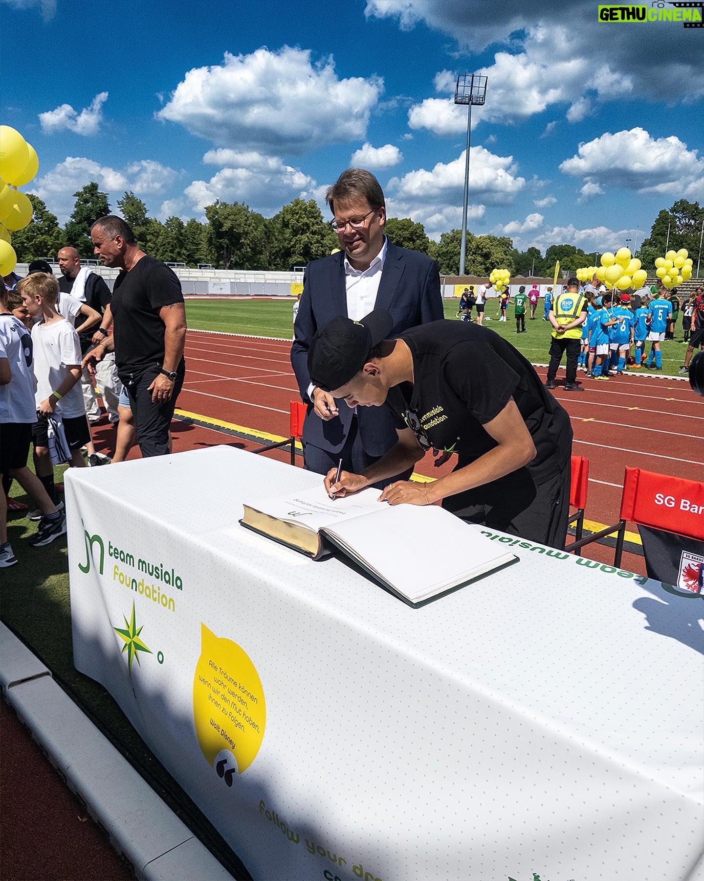 Jamal Musiala Instagram - Follow your own dreams! 🎈🥇🤩 #teammusialafoundation #fulda #gratitude #respect #selfcare #empathy #accountability