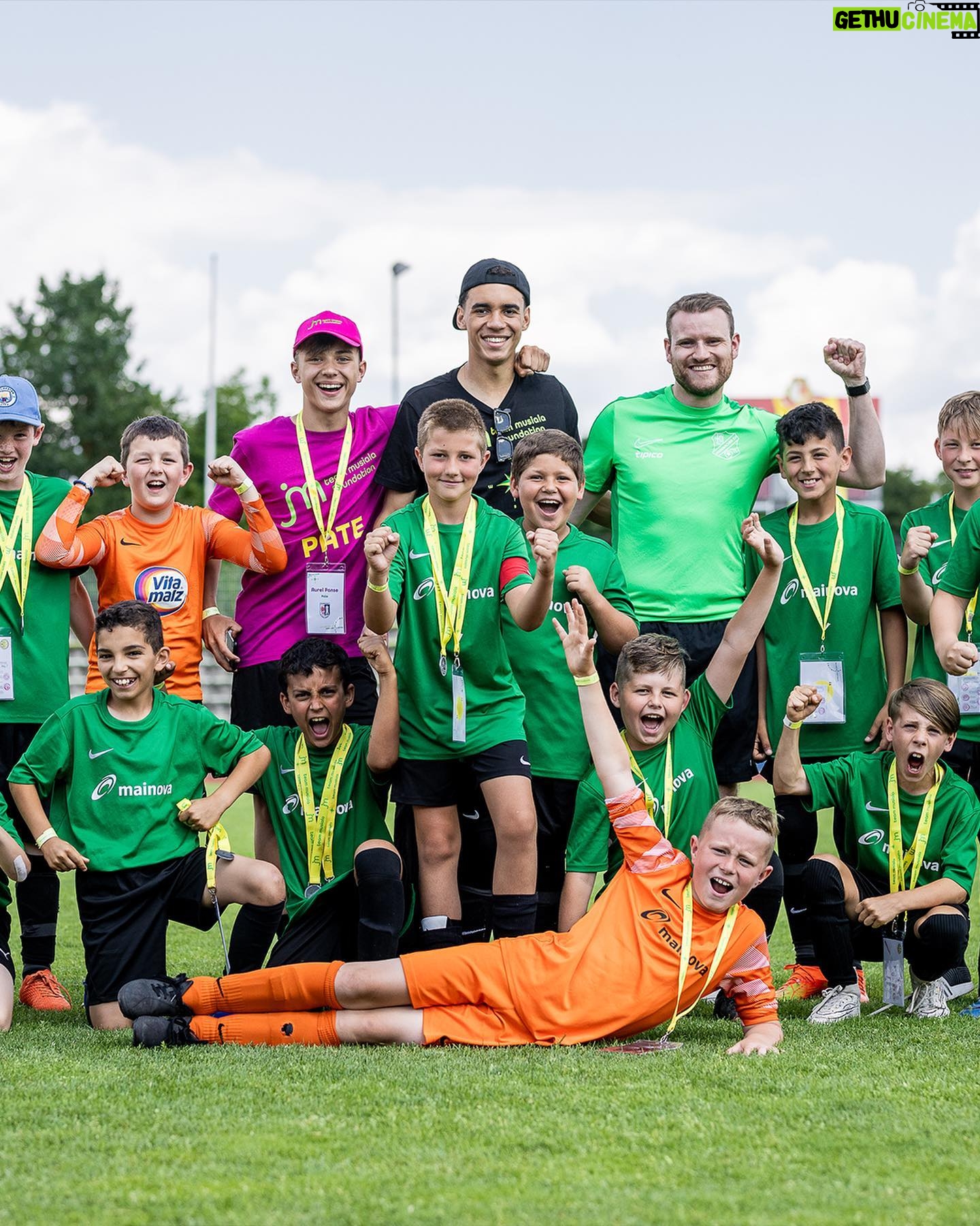 Jamal Musiala Instagram - Follow your own dreams! 🎈🥇🤩 #teammusialafoundation #fulda #gratitude #respect #selfcare #empathy #accountability