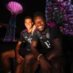 Jamal Musiala Instagram – Shining bright in the night of Singapore 📸💜💚

#AudiFCBTour
