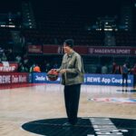 Jamal Musiala Instagram - Courtside 🏀 @fcbayernbasketball