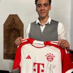 Jamal Musiala Instagram – Your chance to win a 𝕊𝕀𝔾ℕ𝔼𝔻 jersey! ✍️🏆

Simply comment “#MiaSanMeister” 👇🔴⚪

More information in bio. ℹ️

#FCBayern #Musiala @jamalmusiala10