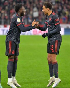 Jamal Musiala Instagram - Into the quarterfinals! 💪🏽