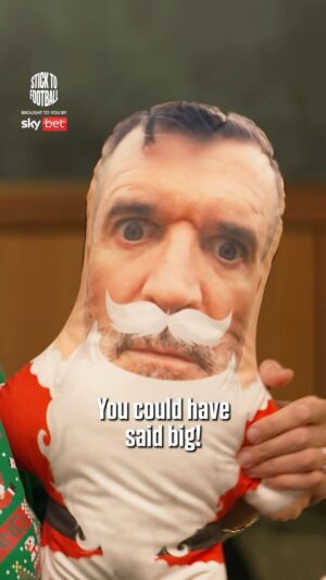 Jamie Carragher Instagram - “You could have said big!” 🤣

@wrightyofficial got @jillscottjs8 a hilarious present! 🎁

Watch the Stick to Football Christmas Special via the link in bio 🔗