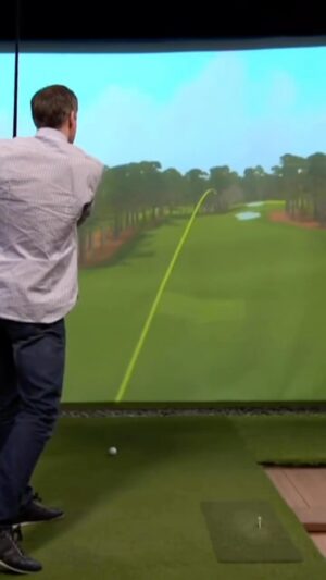 Jamie Carragher Instagram - Throwing it back to @gneville2 and @23_carra taking on the daunting drive down the first at Augusta ⛳🍿