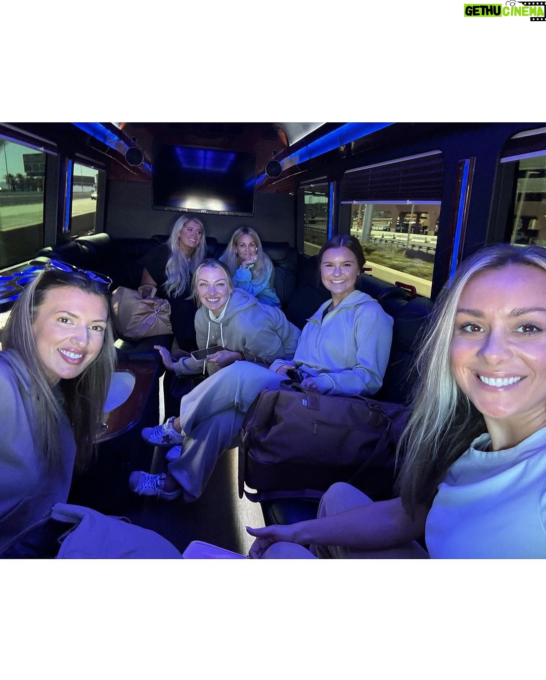 Jamie Lynn Spears Instagram - It takes an extra special reason to get this anxious group of moms away from our kiddos for even a couple hours, but this beautiful bride-to-be (and the Magic Mike Live show🤤) was definitely worth taking a girls trip to Vegas to celebrate🎉👰🏼♀️🎰🎲